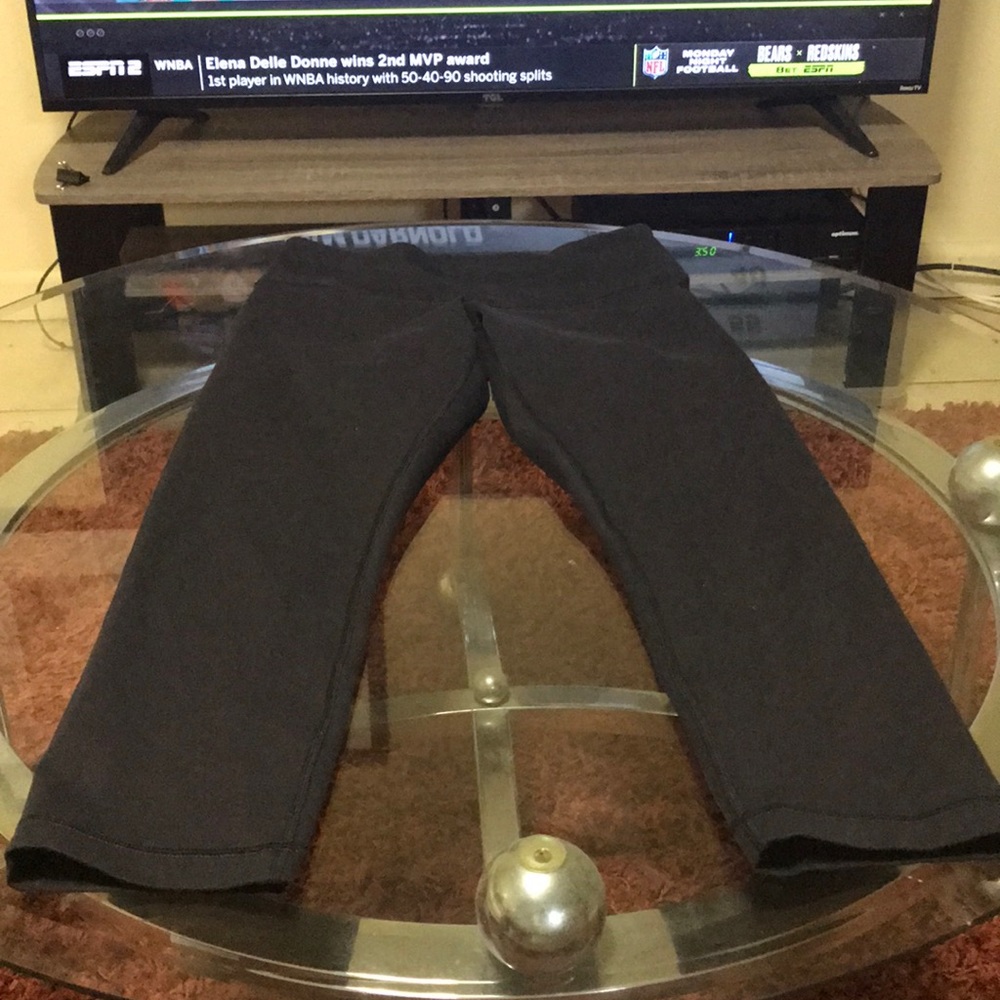 Lululemon black leggings. - Picture 7 of 7
